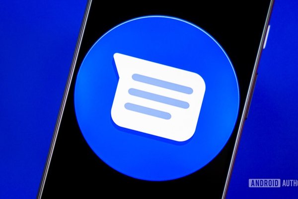 Google Messages Finally Fixes the Annoying Auto-Rotate Bug That Ruins Texting in Bed