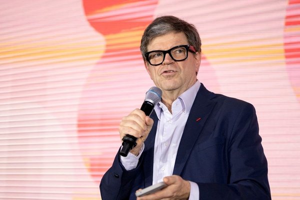 Metas AI Chief Asserts Humans Will Lead, Not Be Replaced by AI 