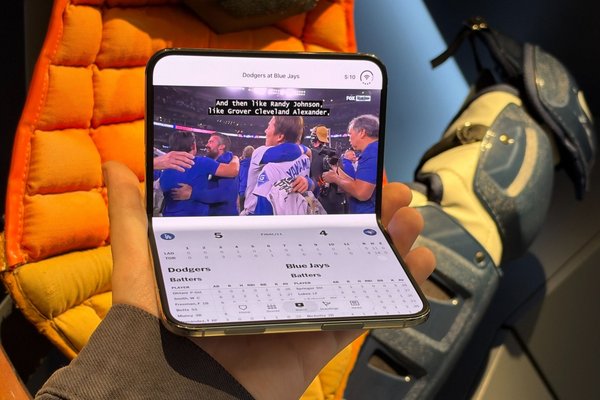  MLB is making the most of iPhone Duos foldable screen just in time for the World Series 