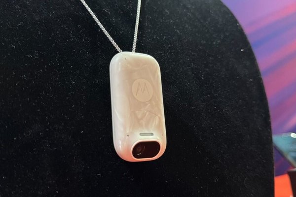 Motorola is entering the wearable AI game