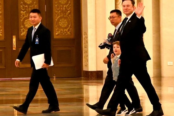 Musks China trip during OpenAI trial prompts apology from his lawyer for CEOs absence