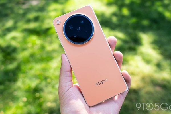 Oppo Find N7, the wide one, reportedly has a 7.6-inch display with less of a crease