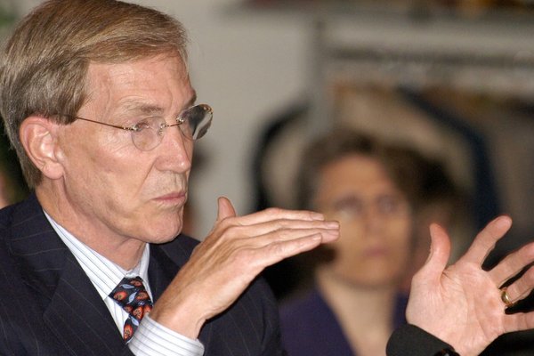 Oracle announces departure of two oldest directors, narrowing board to 12