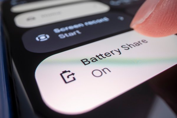 You Can Charge Your Phone With Another Phone - Heres How