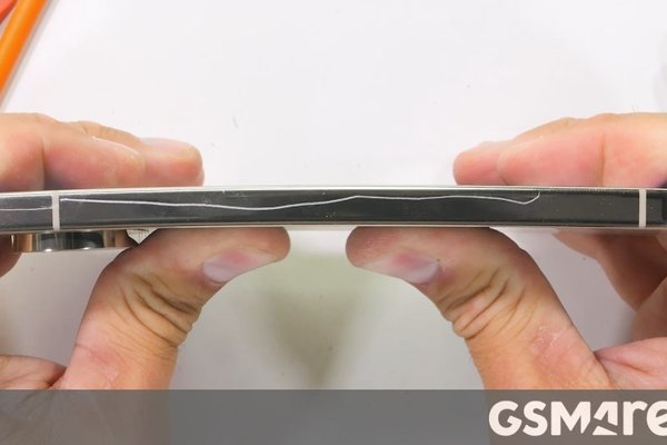 Google Pixel 11 Pro XLs bending resistance tested in teardown video