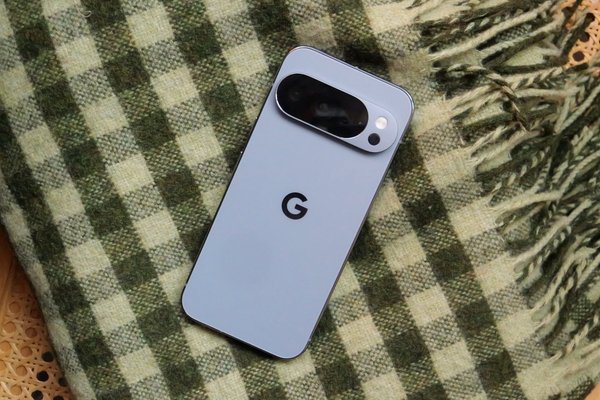 Google is bringing call recording to more Pixel phones