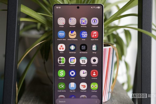Samsung One UI 7 Still Lags Behind Google Pixel Software