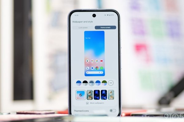 Google Pixel phones may soon let you shuffle your favorite wallpapers