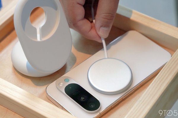Googles Pixelsnap Chargers will get firmware updates