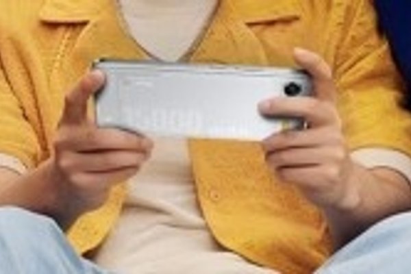 Realme Unveils Prototype Smartphone with Massive 15000mAh Battery & Cooling Tech