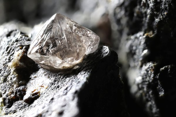 Breakthrough in Energy: Radioactive Diamond Batteries Promise Long-lasting Power 