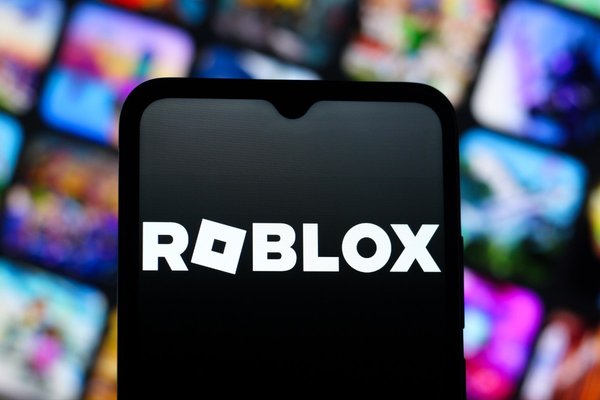 Robloxs AI assistant gets new agentic tools to plan, build, and test games