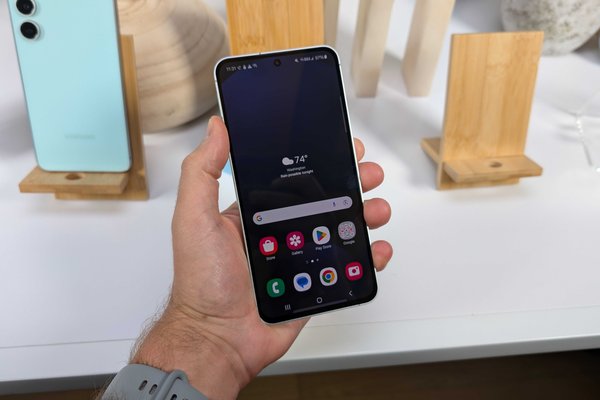 Samsung Galaxy S25 FE Emerges as a Strategic Backup Plan