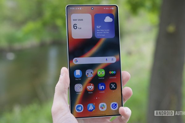 Samsung just leaked the Galaxy S26 Ultras long-rumored Privacy Display feature
