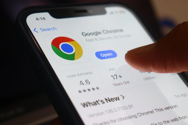 Apple Is Warning iPhone Users To Stop Using This Popular Browser - Heres Why