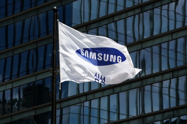 Samsung announces a $200B contract to make chips for Broadcom through 2030, focusing on its 2nm and below process technologies for Broadcoms products Hooyeon KimBloomberg