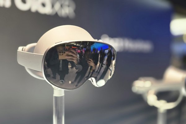 Samsung Set to Unveil Rival Headset to Apple Vision Pro This Year 