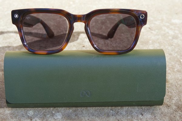 Meta is closing a loophole that allowed people to record with their smart glasses light covered