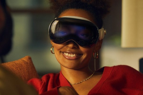 Apple reportedly slashes its Vision roadmap for smart glasses, and Metas lead matters more than ever