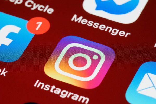 EU Commission Urges Instagram and Facebook to Block Underage Users