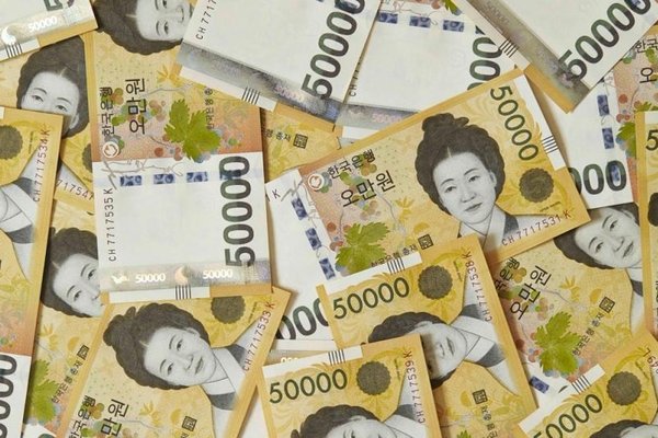 South Korea crypto liquidity tumbles as stablecoin balances plunge 55% and stock buying rises