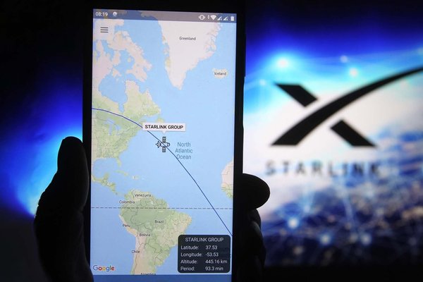  Is Starlink really making a phone? Elon Musk says no, but hints at a different device with AI powers 