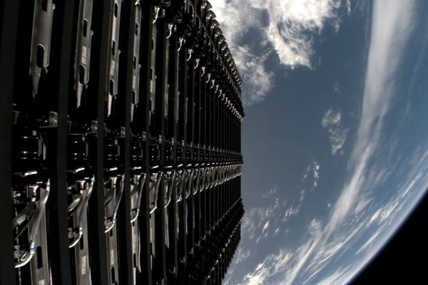 A Starlink Satellite Is Tumbling Toward Earth After a Strange Anomaly in Orbit
