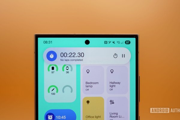 Discontent with One UI 7: Galaxy S24 Ultra Users Criticize Status Bar Changes