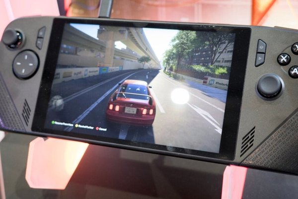 Streaming Gaming Handhelds Would Make Sense if They Were Actually Good