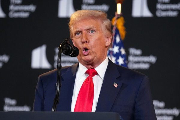 Trump Familys WLFI Crypto Soars $5 Billion Despite Volatile Launch