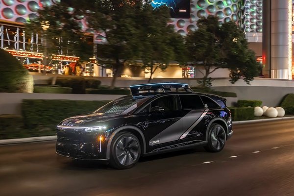Uber Unveils Its Most Luxurious Robotaxi, in Partnership With Lucid and Nuro
