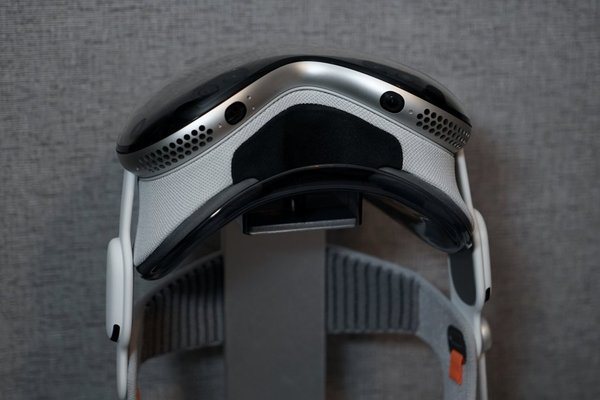 Minor bug fix update for Apple Vision Pro arrives with visionOS 26.2