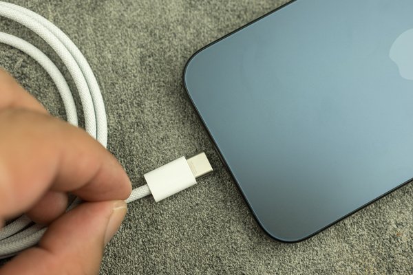How Long You Should Wait To Charge Your iPhone After Dropping It In Water