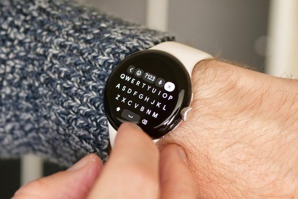 Texting on Wear OS smartwatches could soon get a tax less vexing