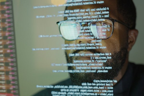  Windsurf Slashes Prices to Outpace Cursor in Intense Coding Assistant Competition 