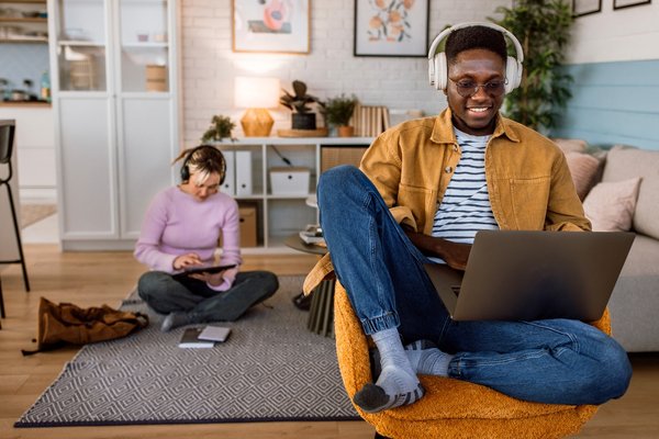 What are the differences between Bluetooth, Wi-Fi and 2.4G wireless devices?