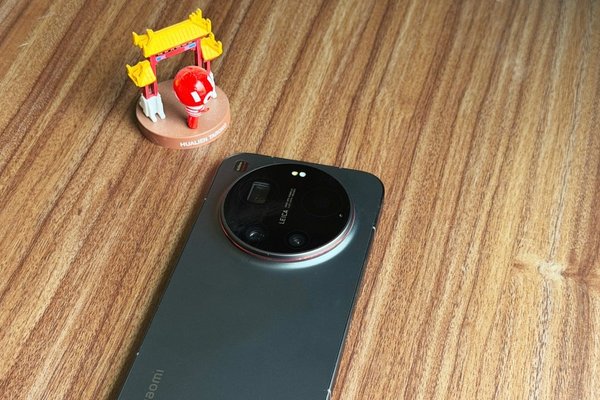 The Xiaomi 17 Ultra has some impressive add-ons that make snapping photos really fun