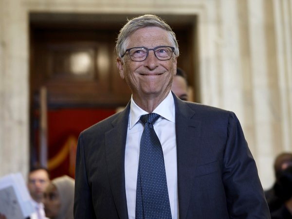 Bill Gates says its completely irresponsible for AI to not have safeguards