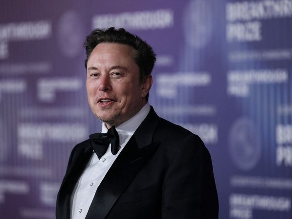 Elon Musk becomes the worlds first trillionaire after SpaceXs historic IPO