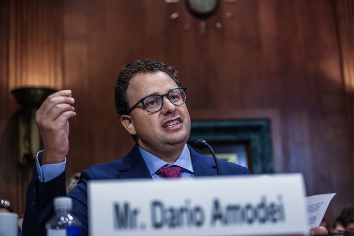 Anthropic CEO Warns of Spies Targeting $100M AI Secrets 