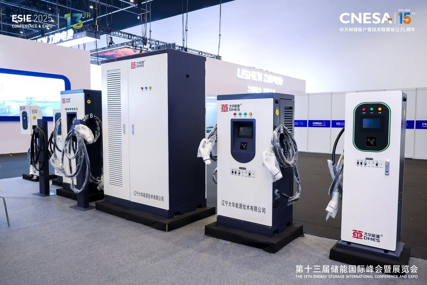 Visitors and booths at ESIE energy storage exhibition
