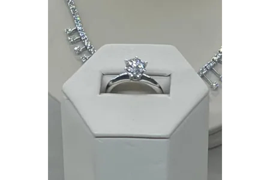 다이아반지1.0CT 투명도VS2색상F 18K/GIA