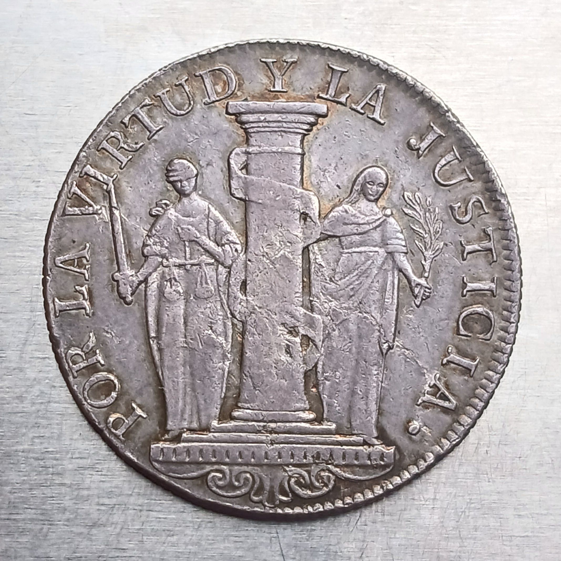 Moneda 8 reales Perú Libre año 1823