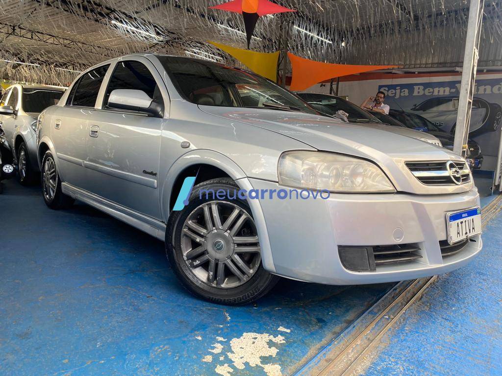 Chevrolet Astra GSi tinha motor 2.0 16V para honrar linhagem