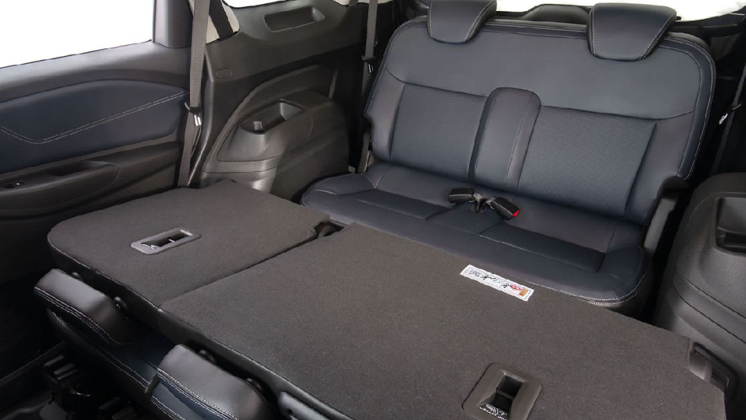 https://ik.imagekit.io/comparacar/chevrolet/spin/premier-7s-1.8-at/69c6ceae2bd7ac865891b080/69c6ceae2bd7ac865891b083