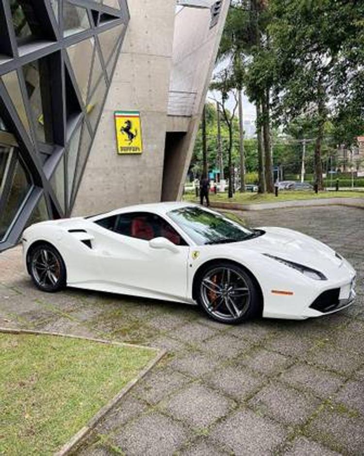 Ferrari à venda em Curitiba - PR