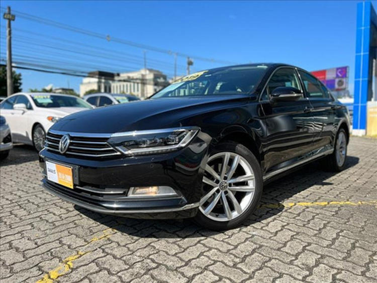 VW Passat B8.5/Limousine/Elegance I 2.0TSI/190CV/DSG7 I MatrixLED/Navi  Azul-escuro usado, motor Gasolina e Automática, 52.000 Km - 29.990 €