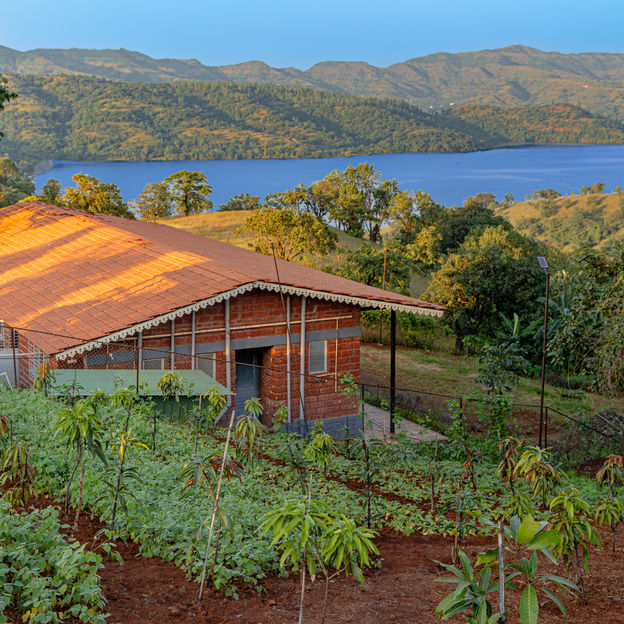 Cover Photo of Birdsong Cottage in Velhe