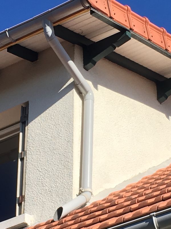 Zinguerie gouttières PVC, alu, zinc à Evry-Courcouronnes par Meuche couverture - couvreur en 91 et 92