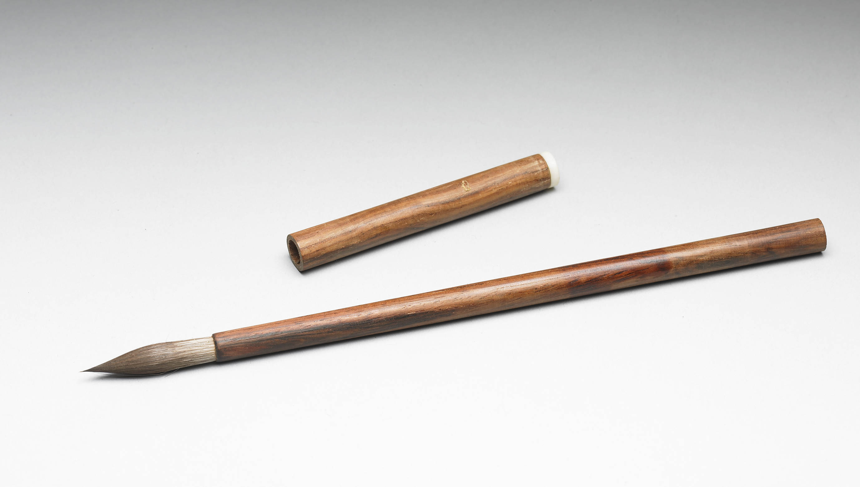 Cross-section diagram of a traditional Chinese brush showing different hair layers and handle construction